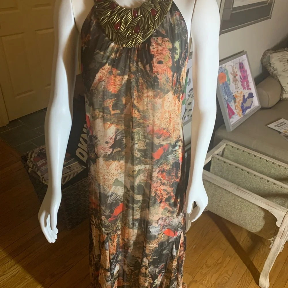 Alice + Olivia gorgeous gown. Unique beading at the top. The colors are fab! Am - Picture 15 of 15